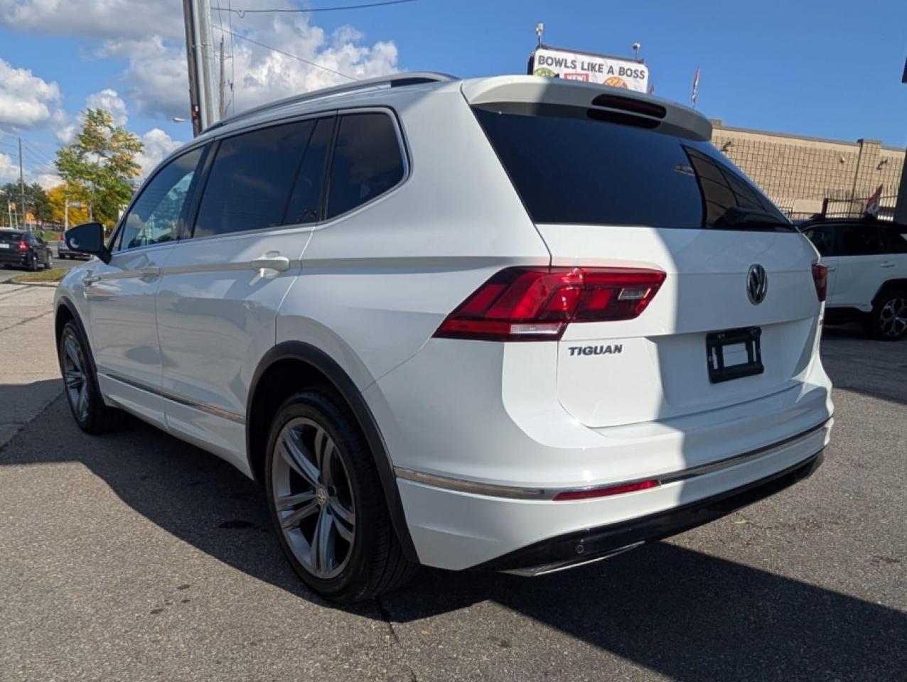 2019 Volkswagen Tiguan HIGHLINE R-LINE / CLEAN CARFAX/ VIRTUAL COCKPIT - Photo #4