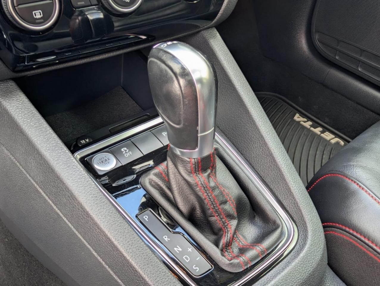 2017 Volkswagen Jetta GLI 2.0T GLI AUTOBAHN / NAVI / ROOF - Photo #16