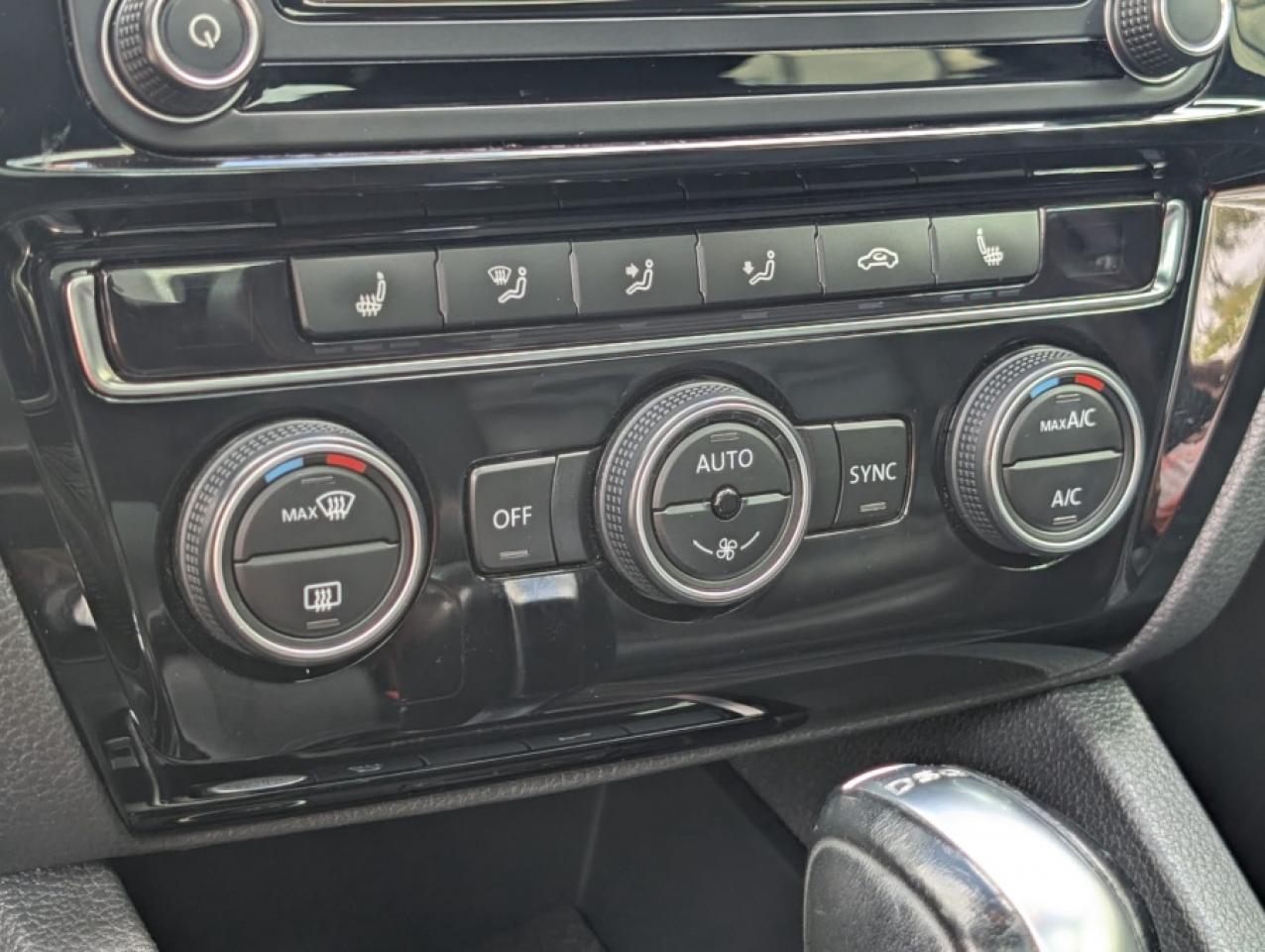 2017 Volkswagen Jetta GLI 2.0T GLI AUTOBAHN / NAVI / ROOF - Photo #18