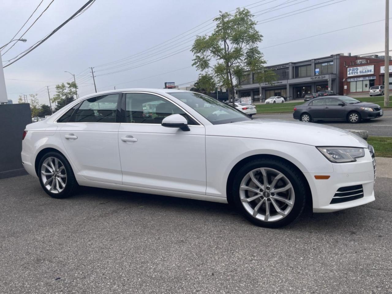 2017 Audi A4 2.0T QUATTRO PROGRESSIV / NAVI / ROOF - Photo #4