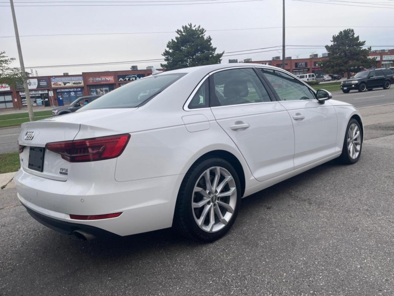2017 Audi A4 2.0T QUATTRO PROGRESSIV / NAVI / ROOF - Photo #3