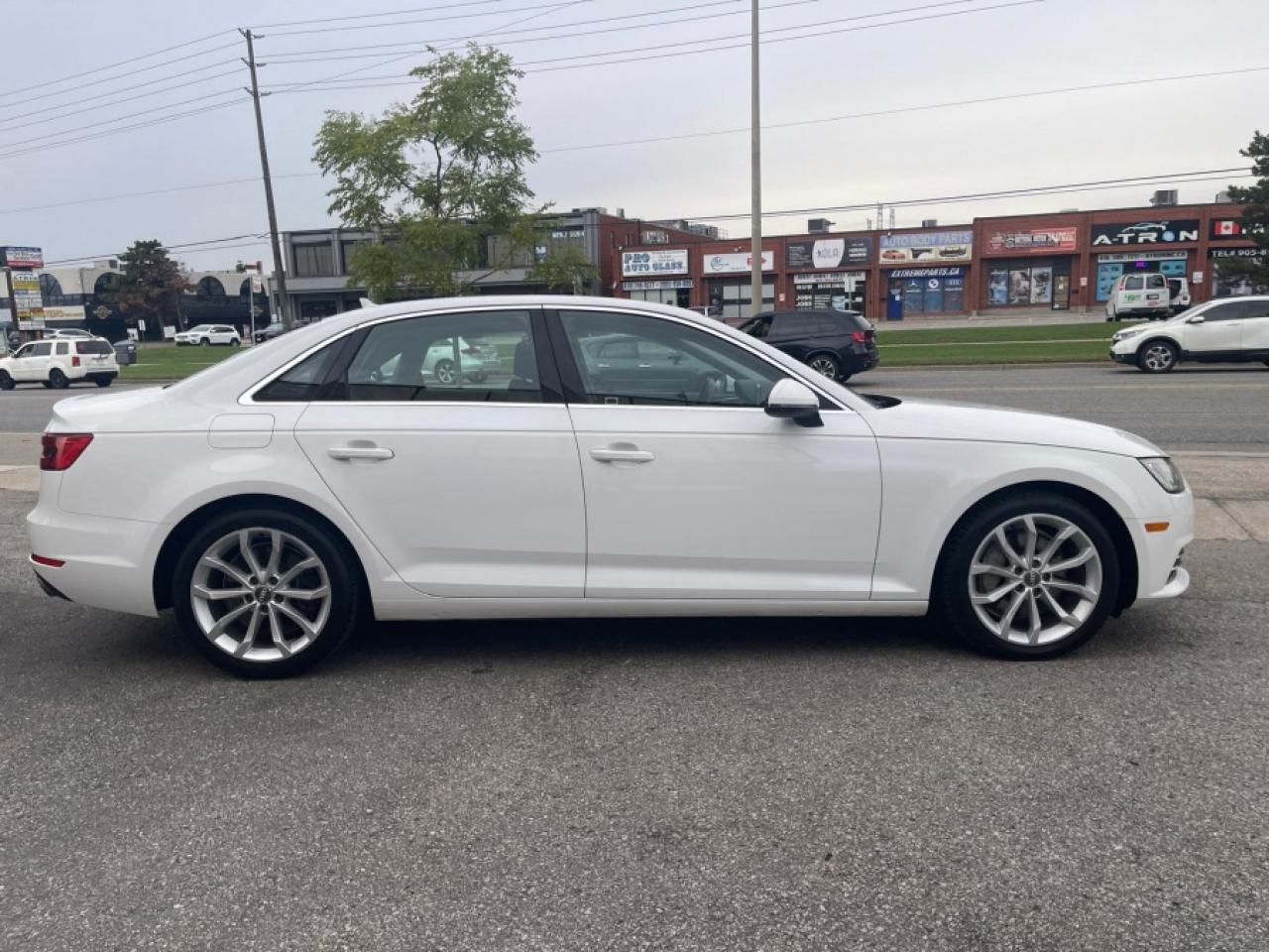 2017 Audi A4 2.0T QUATTRO PROGRESSIV / NAVI / ROOF - Photo #8