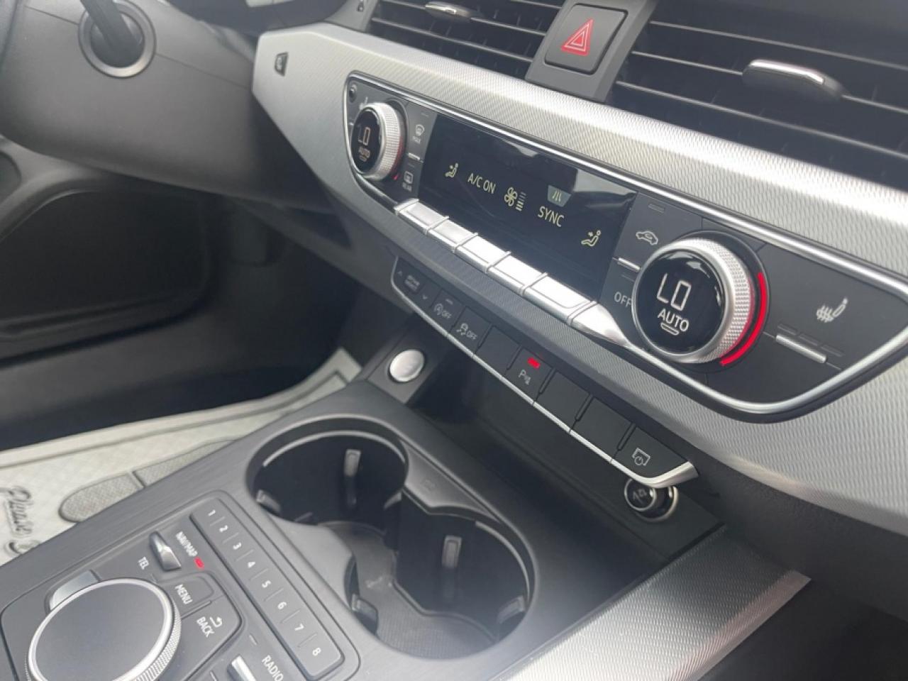 2017 Audi A4 2.0T QUATTRO PROGRESSIV / NAVI / ROOF - Photo #17