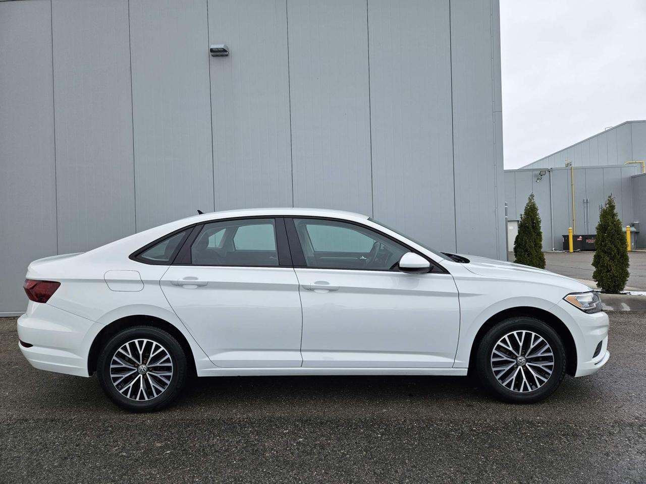 2020 Volkswagen Jetta Comfortline One Owner | 16" Wheels Photo4