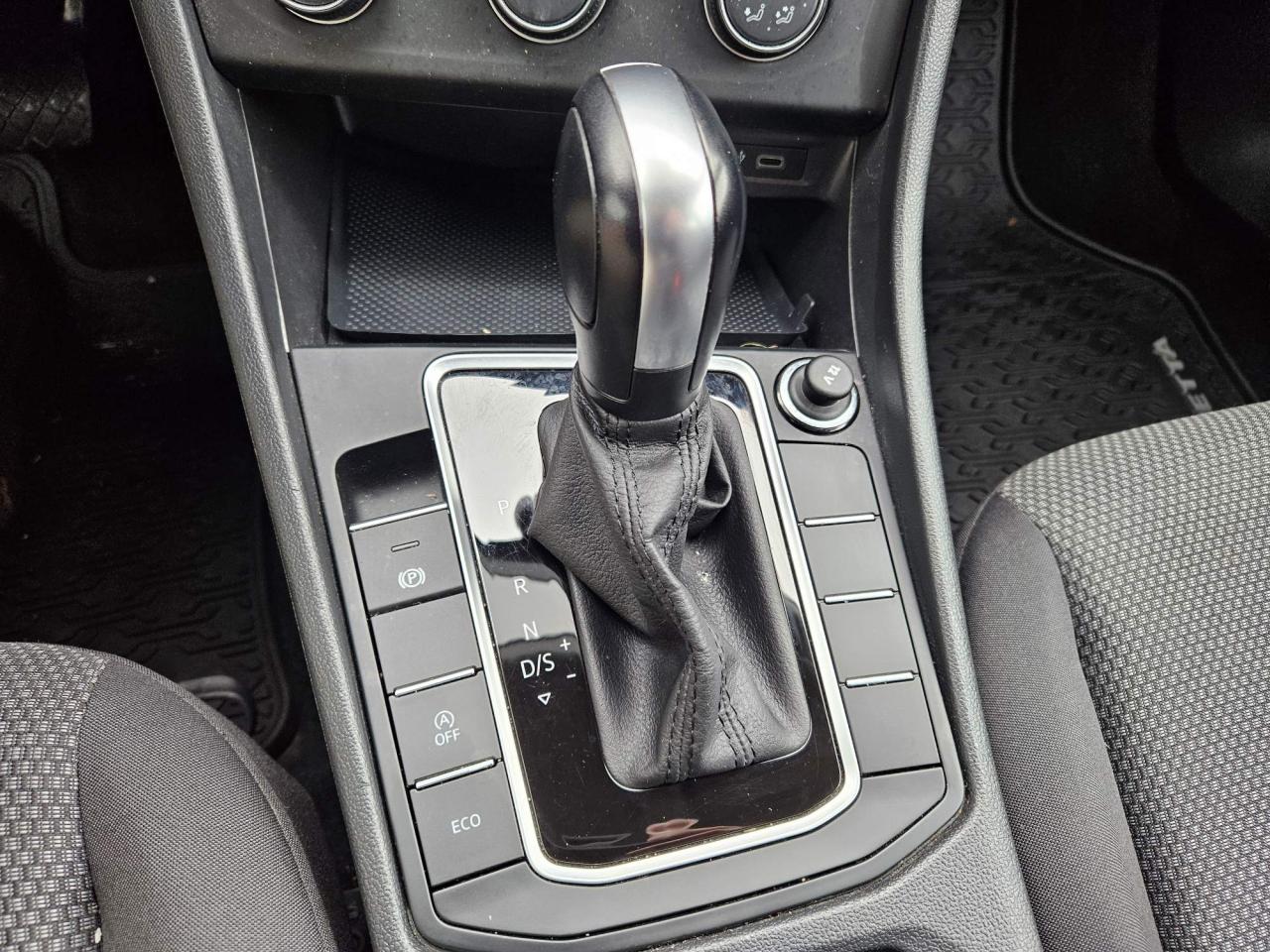 2020 Volkswagen Jetta Comfortline One Owner | 16" Wheels Photo