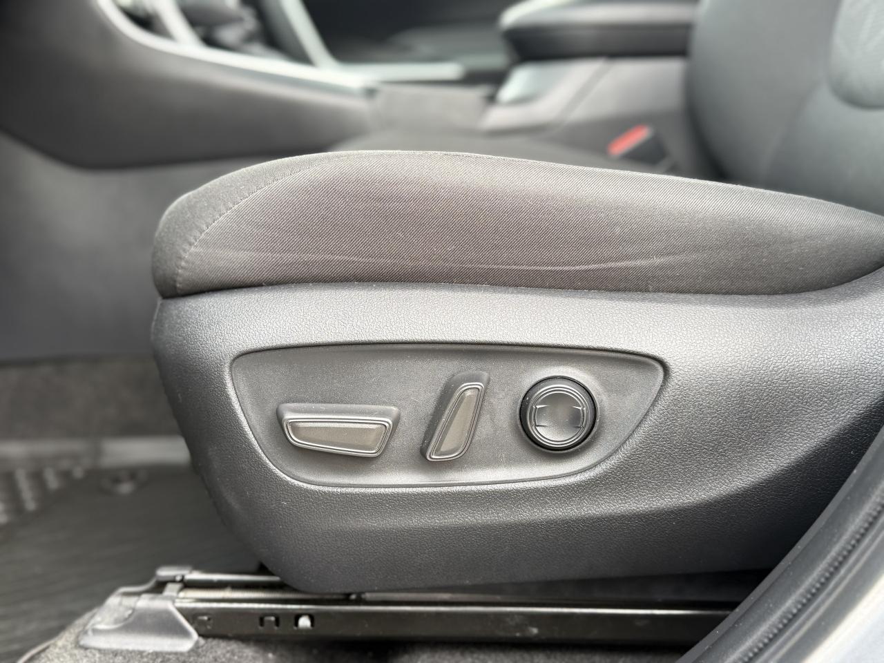 2024 Toyota RAV4 XLE AWD | SUNROOF | HEATED SEATS | BLUETOOTH | Photo