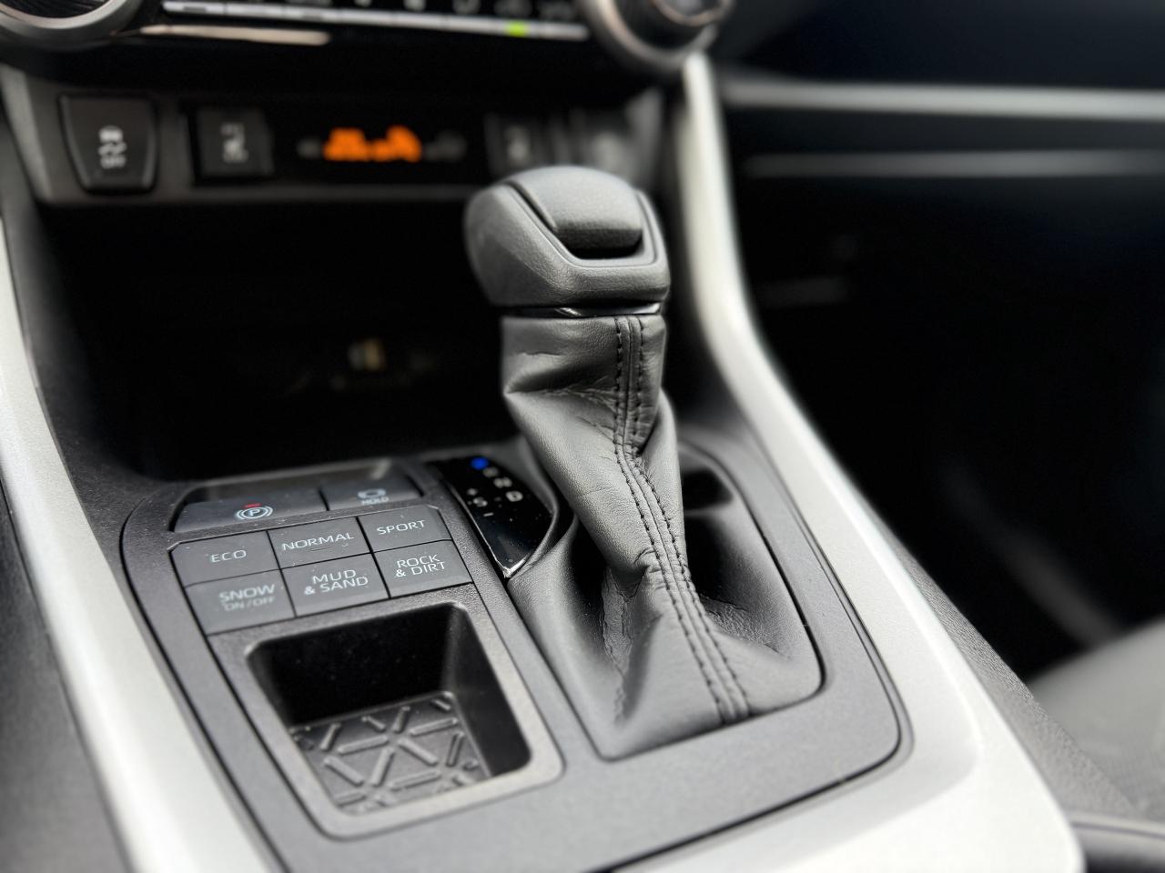 2024 Toyota RAV4 XLE AWD | SUNROOF | HEATED SEATS | BLUETOOTH | Photo