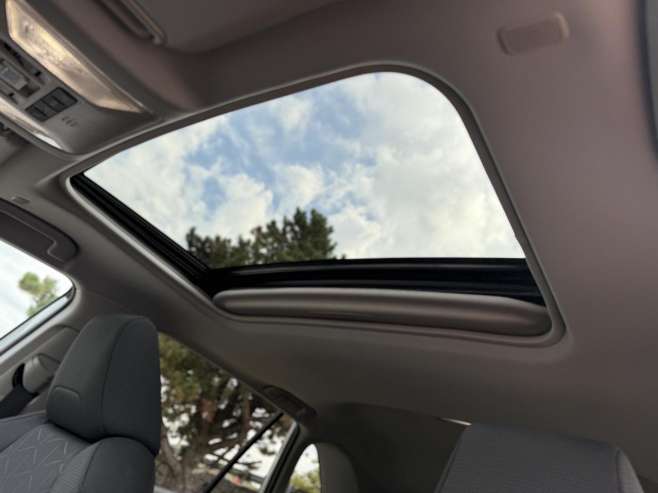 2024 Toyota RAV4 XLE AWD | SUNROOF | HEATED SEATS | BLUETOOTH | Photo