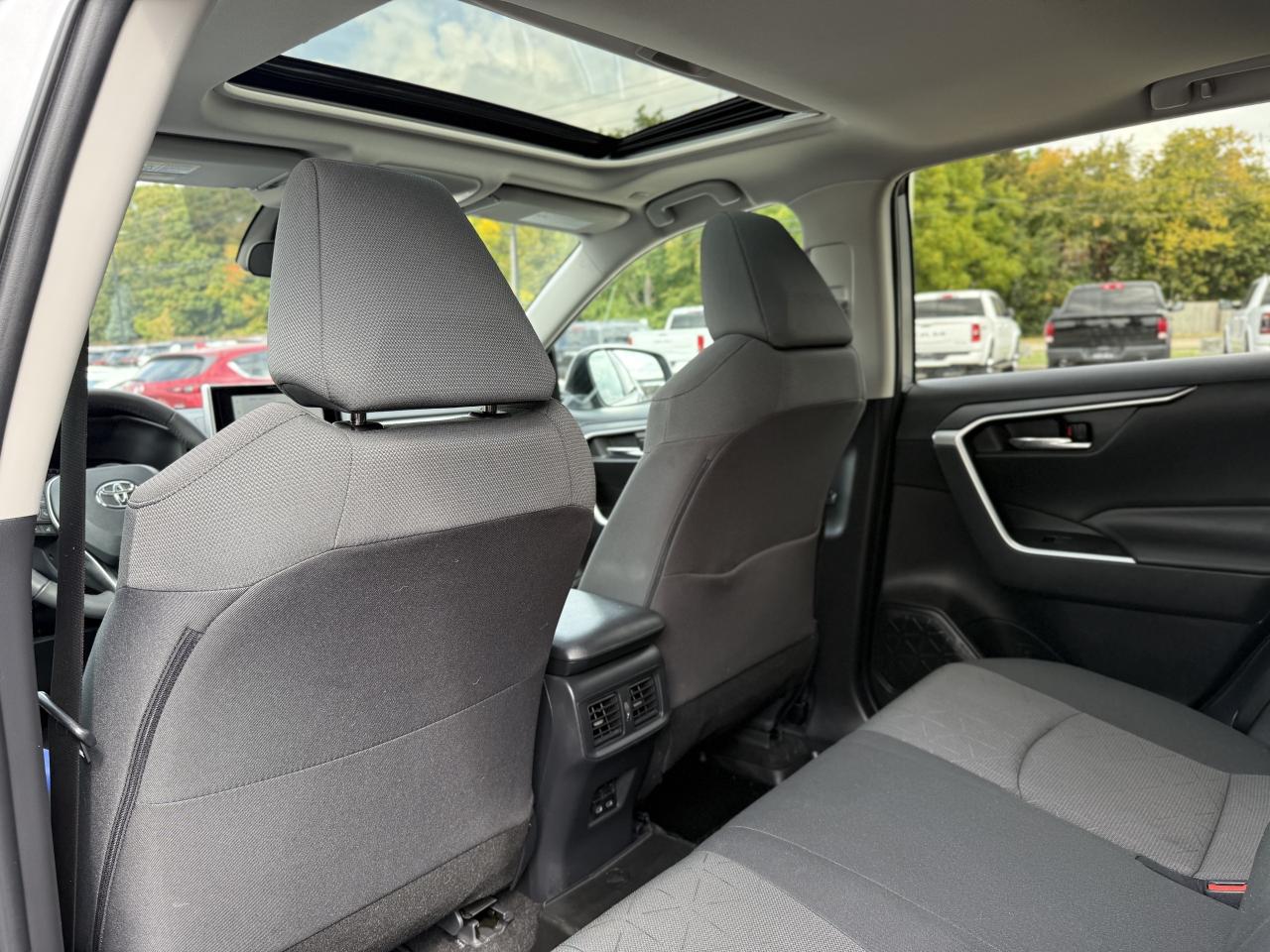 2024 Toyota RAV4 XLE AWD | SUNROOF | HEATED SEATS | BLUETOOTH | Photo