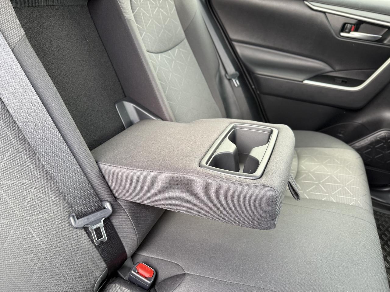 2024 Toyota RAV4 XLE AWD | SUNROOF | HEATED SEATS | BLUETOOTH | Photo