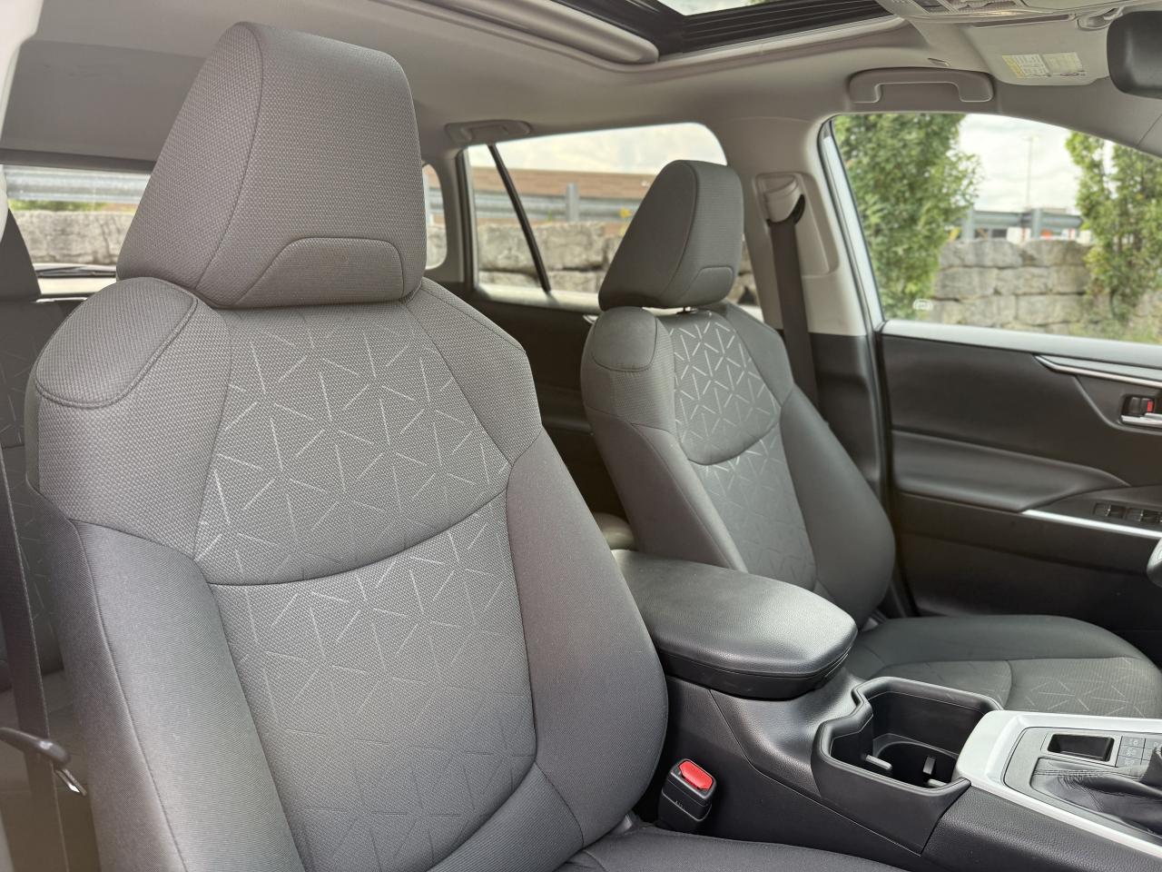 2024 Toyota RAV4 XLE AWD | SUNROOF | HEATED SEATS | BLUETOOTH | Photo