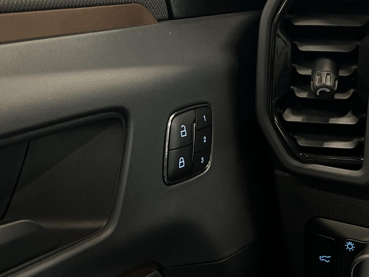 2023 Ford Bronco Sport OUTER BANKS AWD | HTD LEATHER | CARPLAY | ALLOYS Photo