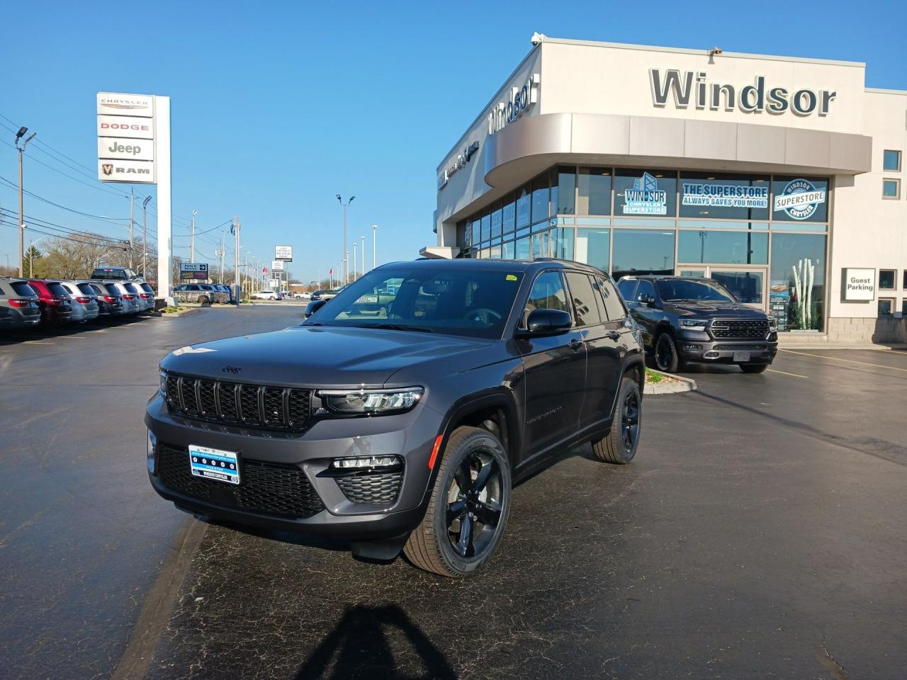 Used 2024 Jeep Grand Cherokee BLACK APPEARANCE PKG / RMT START / HTD SEATS+WHEEL for sale in Windsor, ON