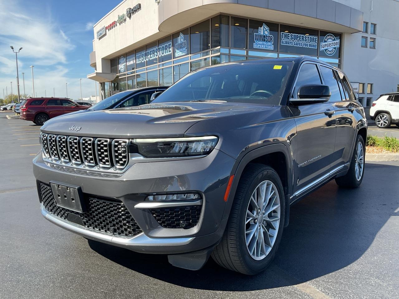 Used 2023 Jeep Grand Cherokee HTD COOLED SEATS / NAV / SUNROOF / LEATHER for sale in Windsor, ON