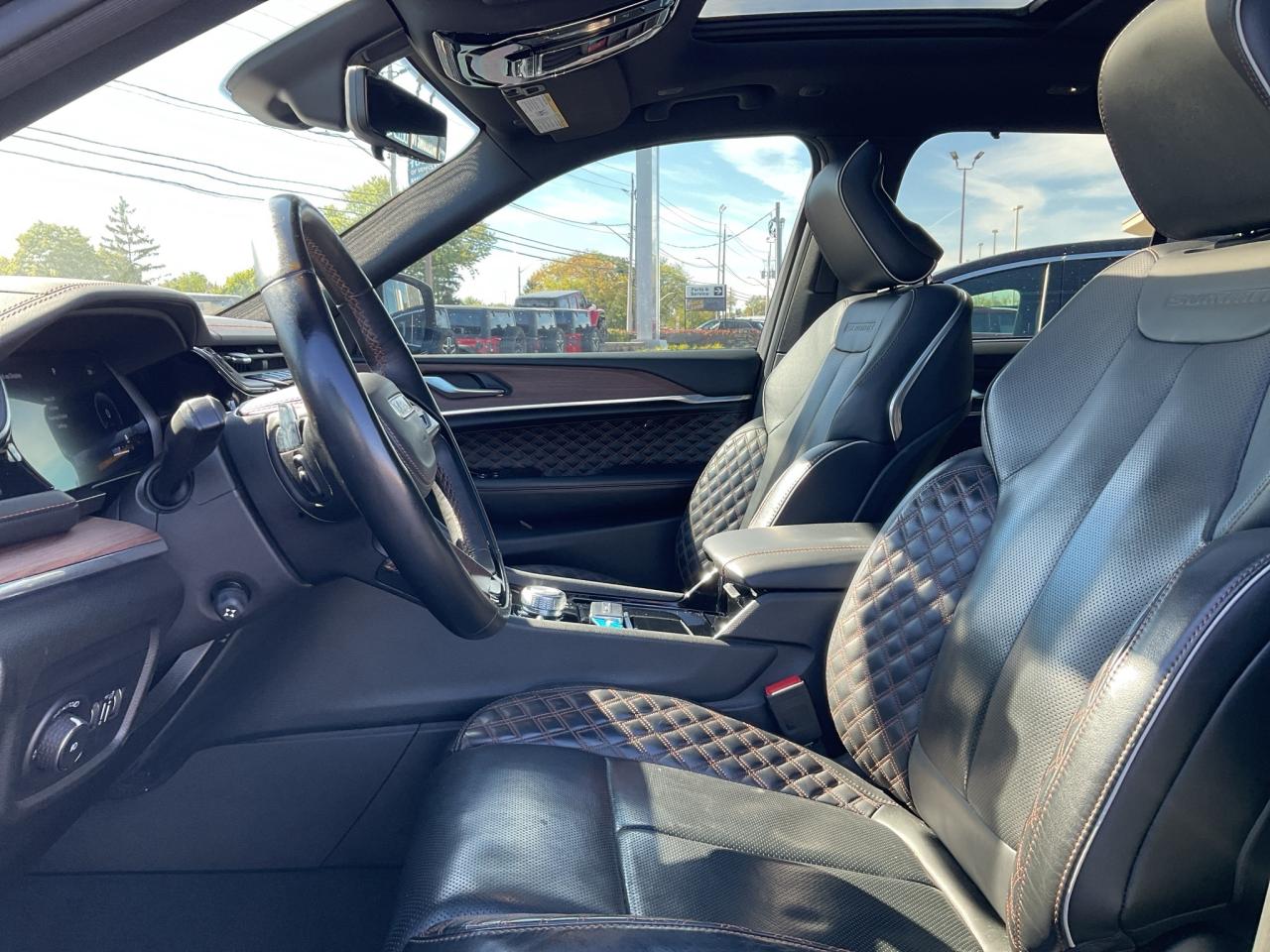 2023 Jeep Grand Cherokee HTD COOLED SEATS / NAV / SUNROOF / LEATHER Photo