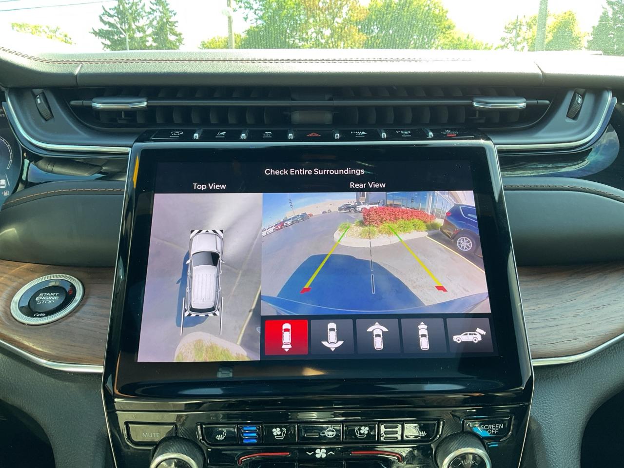 2023 Jeep Grand Cherokee HTD COOLED SEATS / NAV / SUNROOF / LEATHER Photo