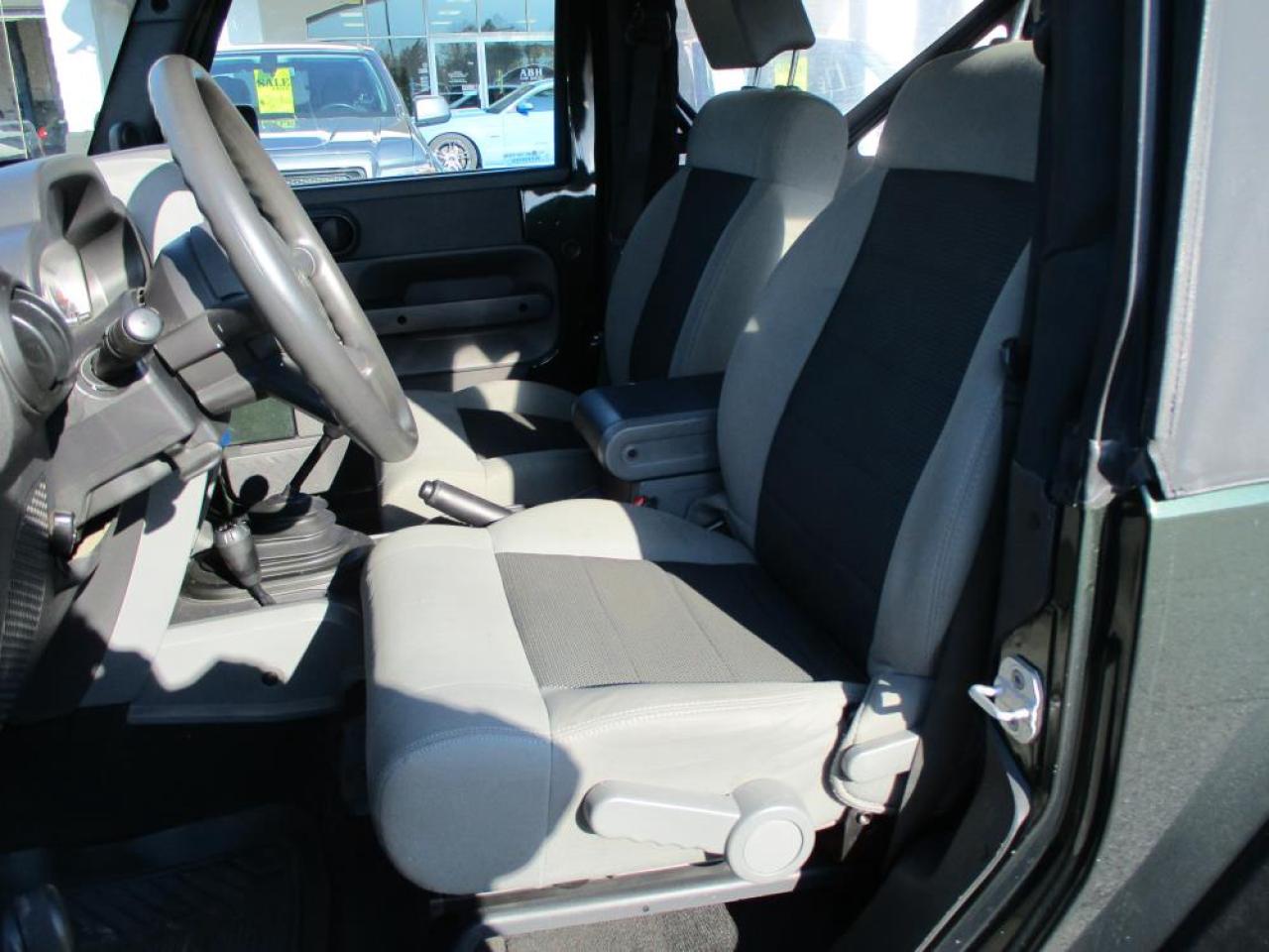 2010 Jeep Wrangler Sport 4WD Photo10