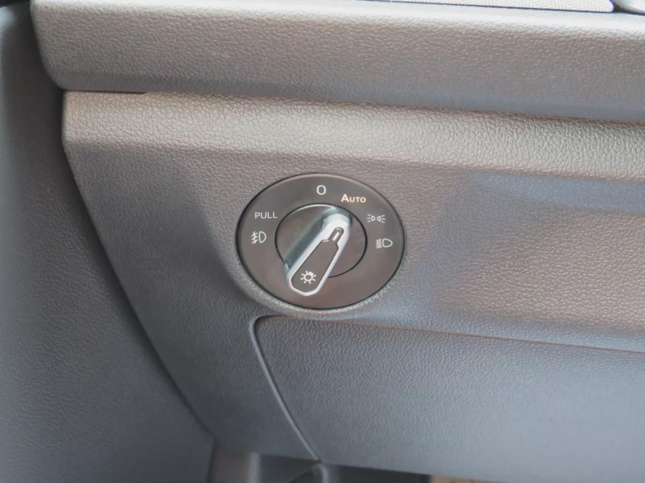 2021 Volkswagen Jetta Highline (**CLEAN TITLE/NO ACCIDENTS!!**SAFETY/CERTIFIED!!**ALLOY RIMS**FOG LIGHTS**LEATHER**NAVIGATION**SUNROOF**PUSH BUTTON START**HEATED SEATS/STEERING WHEEL**DUAL CLIMATE CONTROL**REVERSE CAMERA**DIGITAL TOUCHSCREEN**CRUISE CONTROL**BLUETOOTH**USB**) Photo