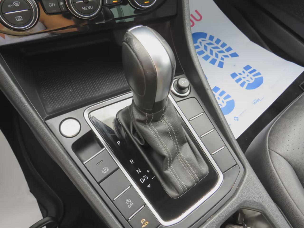 2021 Volkswagen Jetta Highline (**CLEAN TITLE/NO ACCIDENTS!!**SAFETY/CERTIFIED!!**ALLOY RIMS**FOG LIGHTS**LEATHER**NAVIGATION**SUNROOF**PUSH BUTTON START**HEATED SEATS/STEERING WHEEL**DUAL CLIMATE CONTROL**REVERSE CAMERA**DIGITAL TOUCHSCREEN**CRUISE CONTROL**BLUETOOTH**USB**) Photo