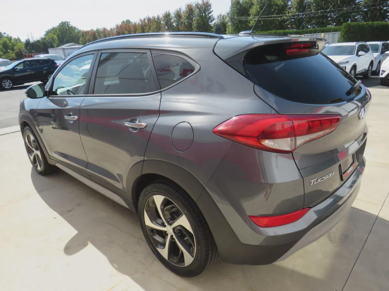 2017 Hyundai Tucson SE  (**SAFETY/CERTIFIED!!**AWD**ALLOY RIMS**LEATHER**POWER SEATS**PANORAMIC SUNROOF**HEATED STEERING WHEEL**BLIND SPOT MONITORING**FRONT AND REAR HEATED SEATS**USB**DIGITAL TOUCHSCREEN**BLUETOOTH**CRUISE CONTROL**) Photo2
