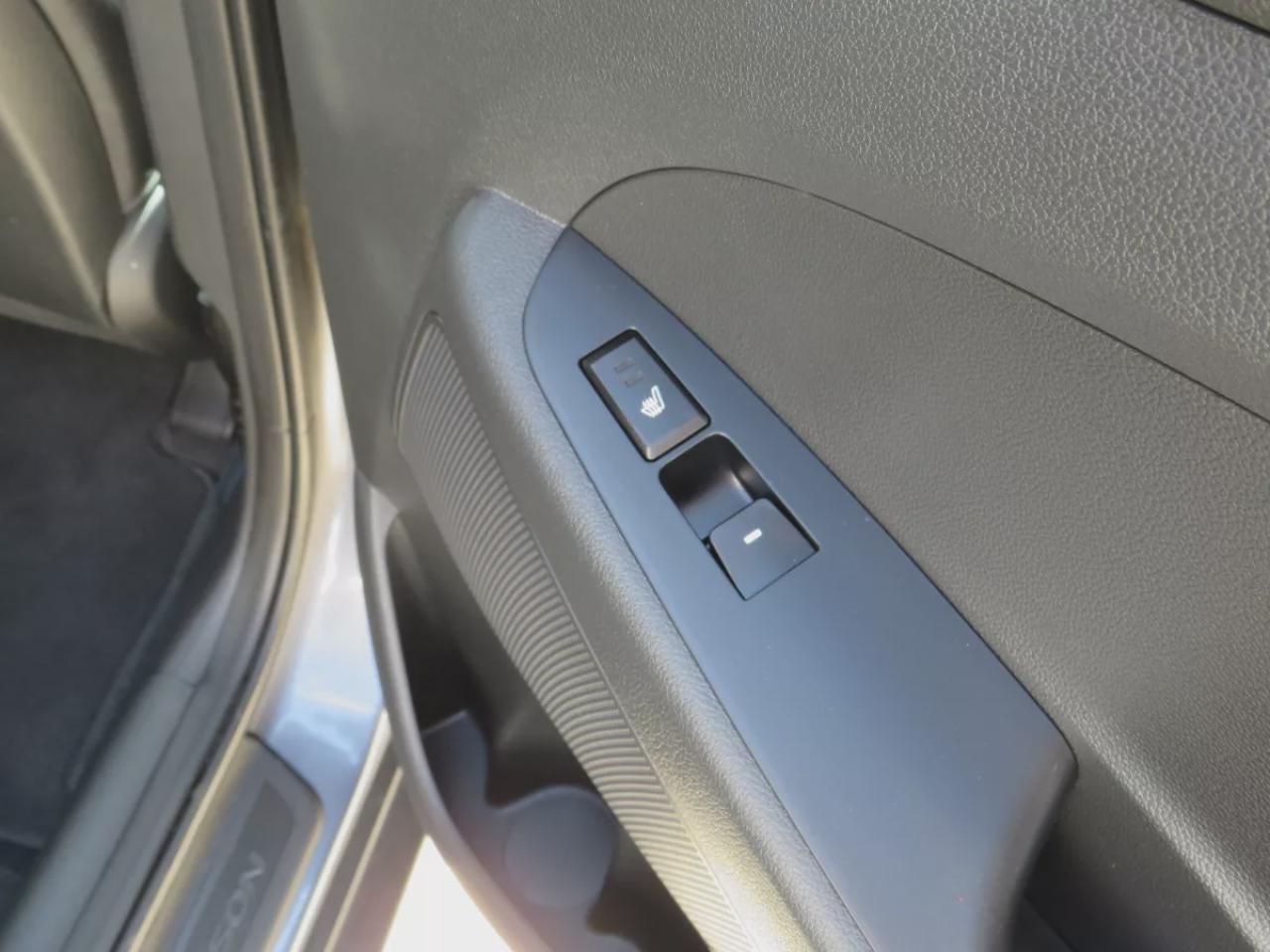 2017 Hyundai Tucson SE  (**SAFETY/CERTIFIED!!**AWD**ALLOY RIMS**LEATHER**POWER SEATS**PANORAMIC SUNROOF**HEATED STEERING WHEEL**BLIND SPOT MONITORING**FRONT AND REAR HEATED SEATS**USB**DIGITAL TOUCHSCREEN**BLUETOOTH**CRUISE CONTROL**) Photo