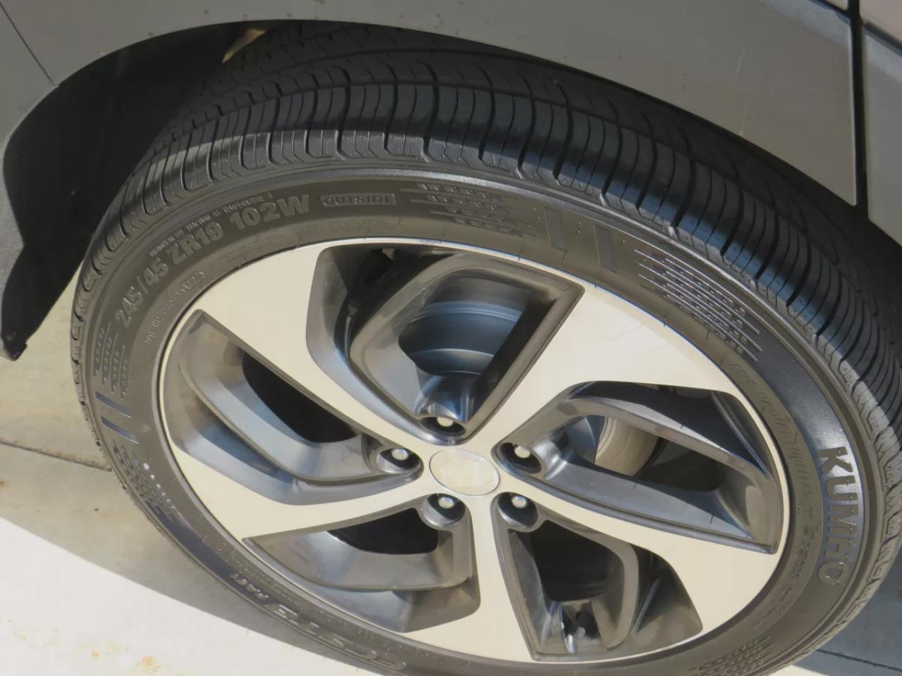 2017 Hyundai Tucson SE  (**SAFETY/CERTIFIED!!**AWD**ALLOY RIMS**LEATHER**POWER SEATS**PANORAMIC SUNROOF**HEATED STEERING WHEEL**BLIND SPOT MONITORING**FRONT AND REAR HEATED SEATS**USB**DIGITAL TOUCHSCREEN**BLUETOOTH**CRUISE CONTROL**) Photo