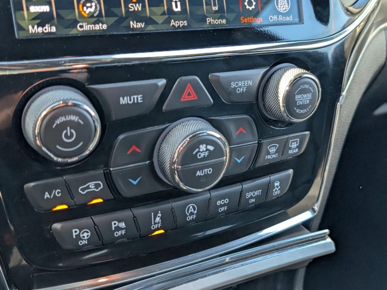 2020 Jeep Grand Cherokee Limited  **PROTECH GROUP - UCONNECT** Photo