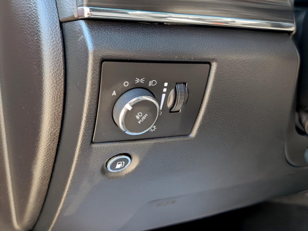 2020 Jeep Grand Cherokee Limited  **PROTECH GROUP - UCONNECT** Photo