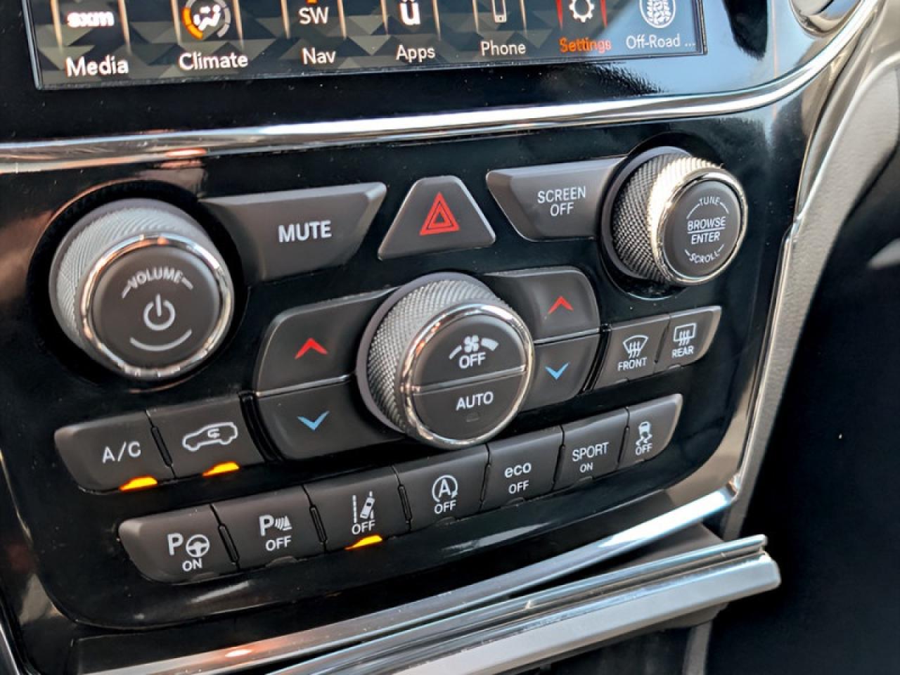 2020 Jeep Grand Cherokee Limited  **PROTECH GROUP - UCONNECT** Photo