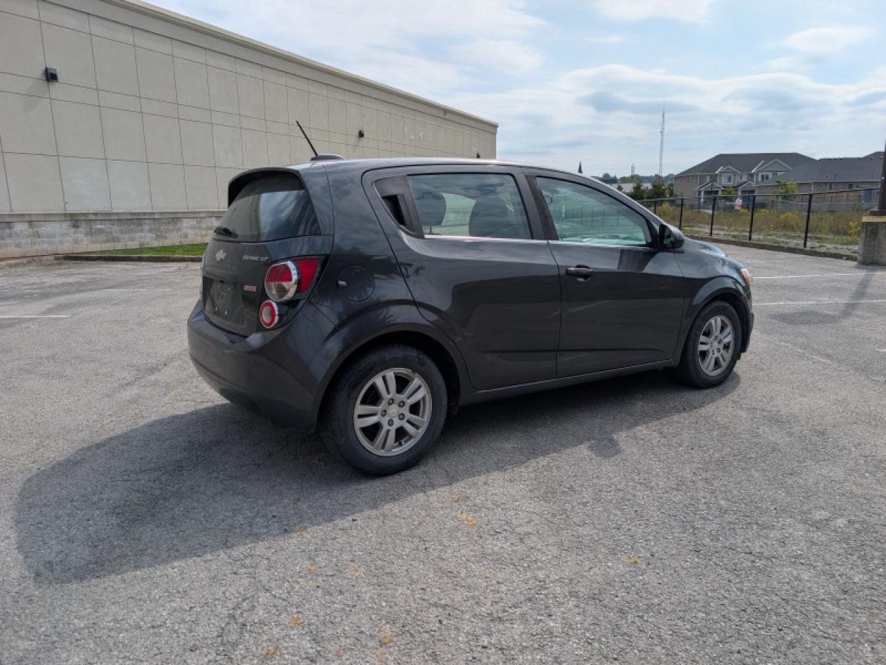 2016 Chevrolet Sonic LT  **LOW KMS - SMARTPHONE LINK** Photo4