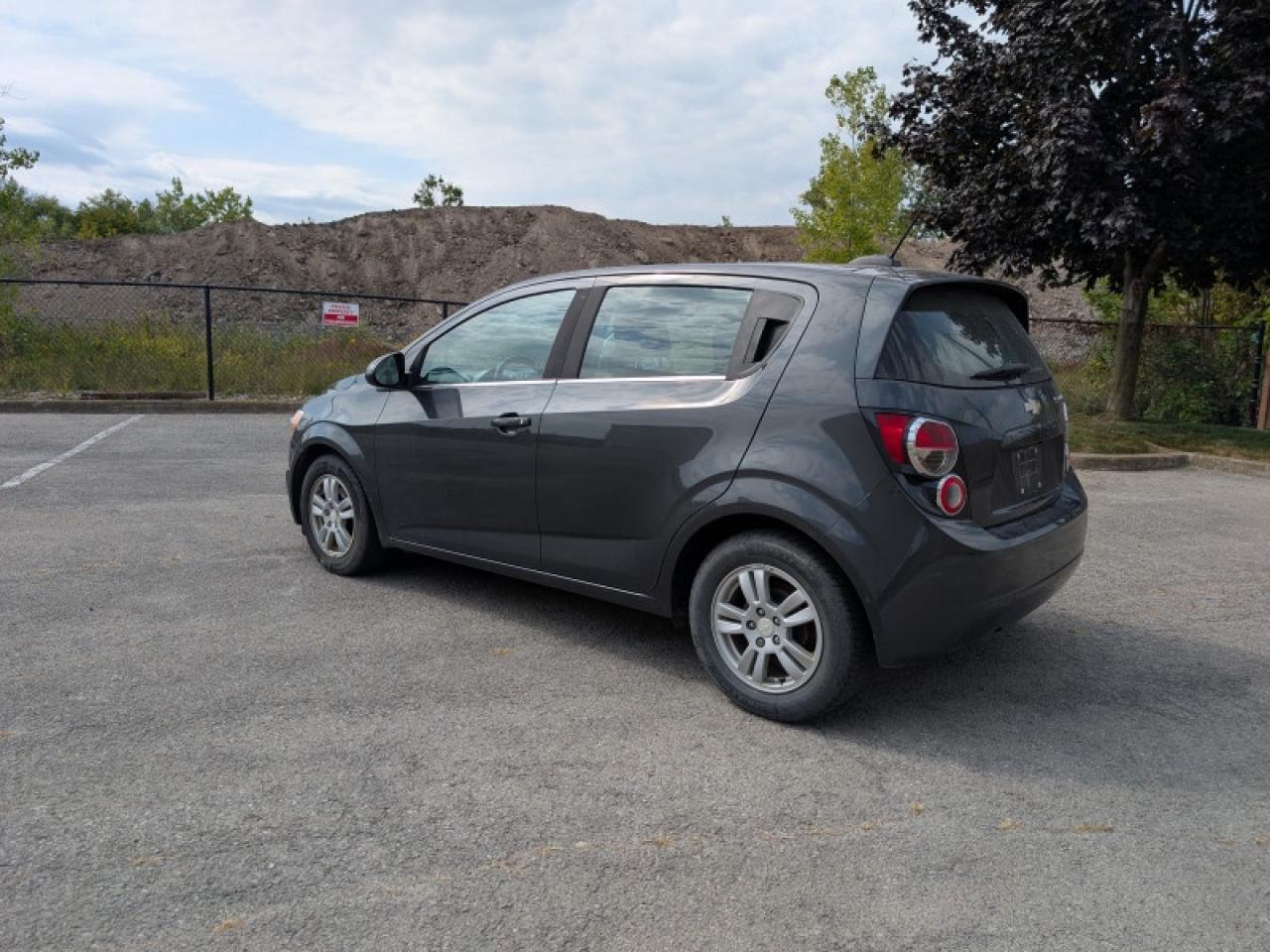 2016 Chevrolet Sonic LT  **LOW KMS - SMARTPHONE LINK** Photo2
