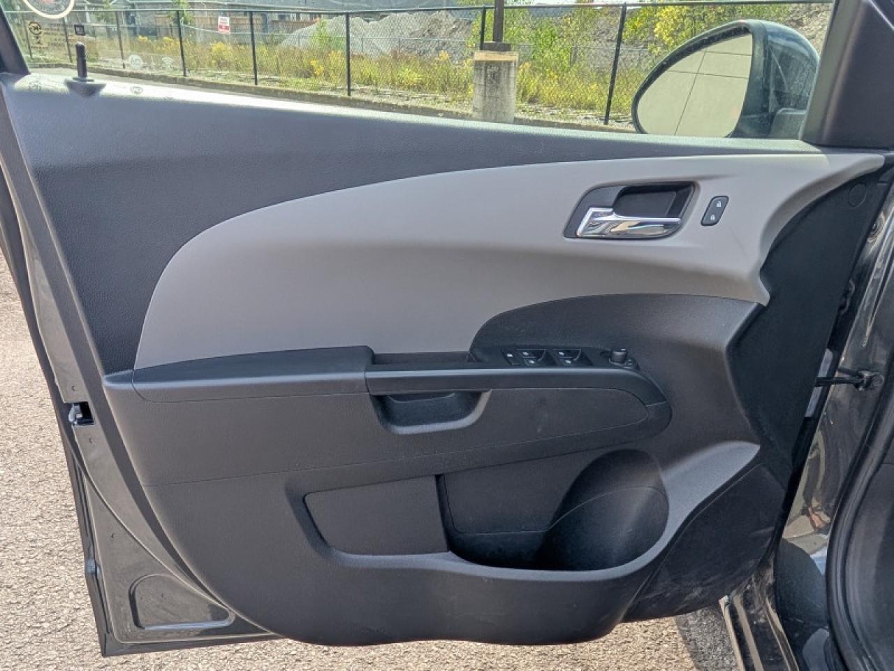 2016 Chevrolet Sonic LT  **LOW KMS - SMARTPHONE LINK** Photo