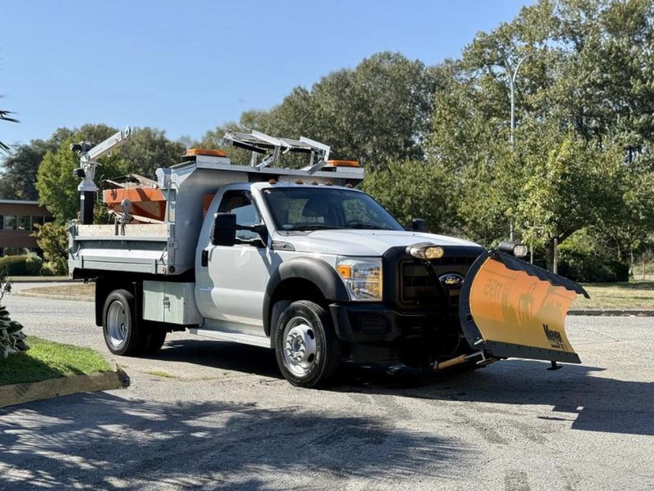 Used 2011 Ford F-550 Regular Cab Dually 4X4 Diesel Dump Plow Truck with Crane & Sander for sale in Burnaby, BC