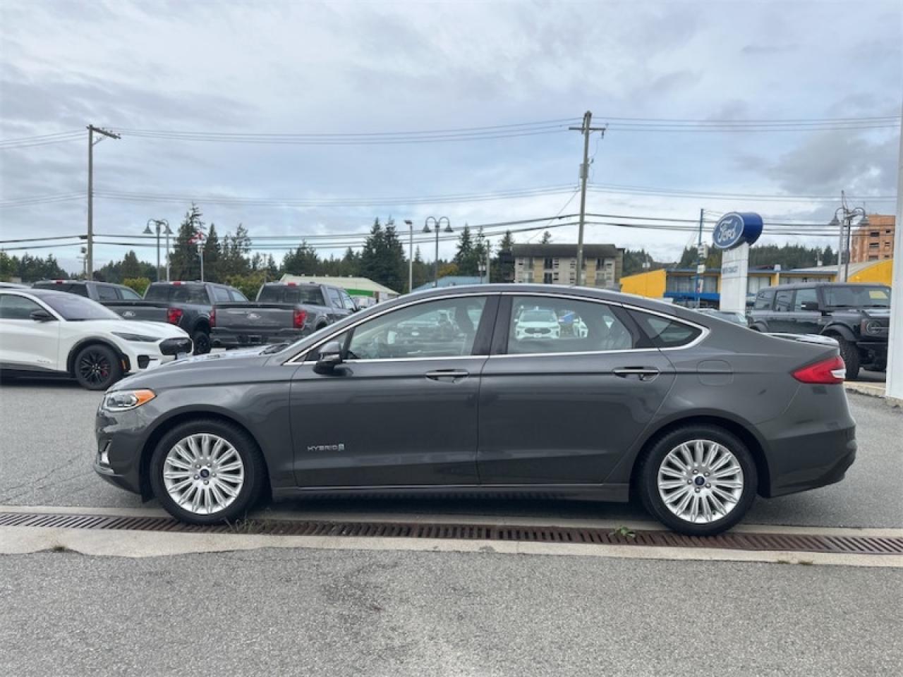 2019 Ford Fusion Hybrid Titanium  - Leather Seats Photo5