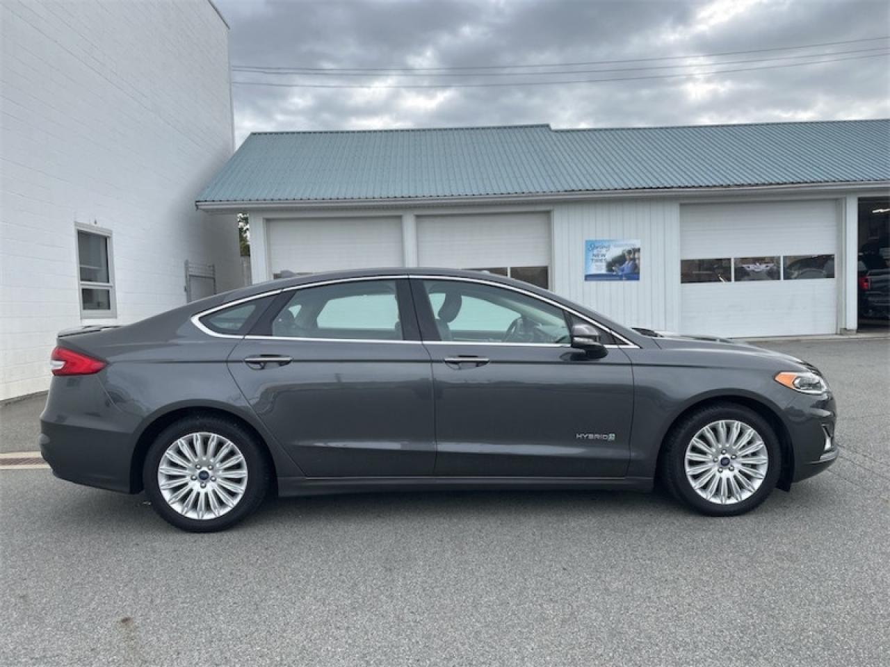 2019 Ford Fusion Hybrid Titanium  - Leather Seats Photo5
