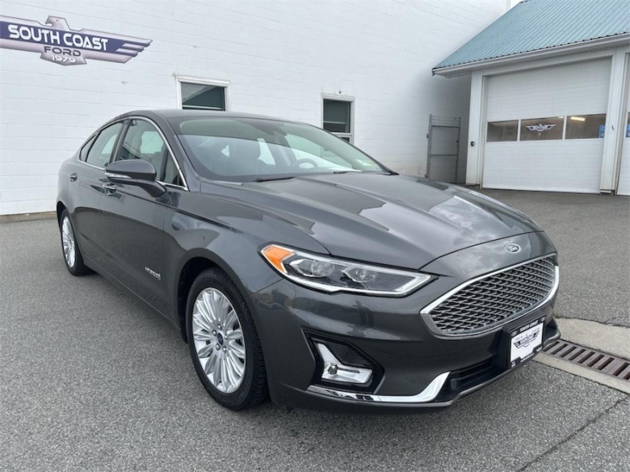 2019 Ford Fusion Hybrid Titanium  - Leather Seats Photo5