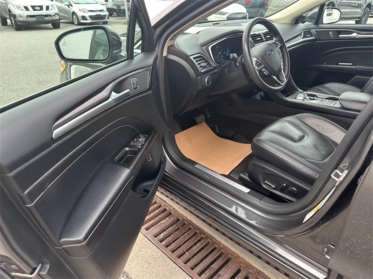 2019 Ford Fusion Hybrid Titanium  - Leather Seats Photo5