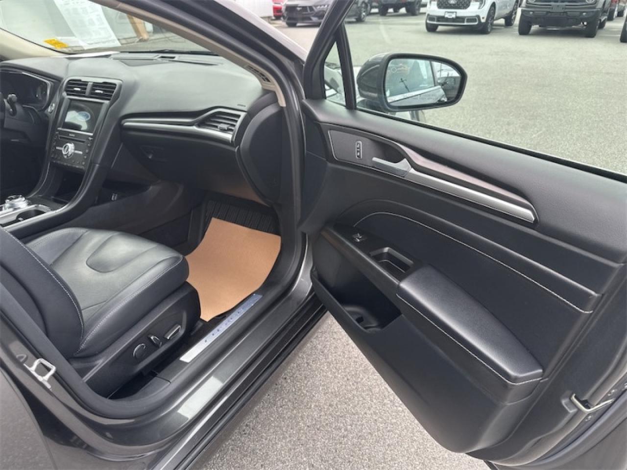 2019 Ford Fusion Hybrid Titanium  - Leather Seats Photo5