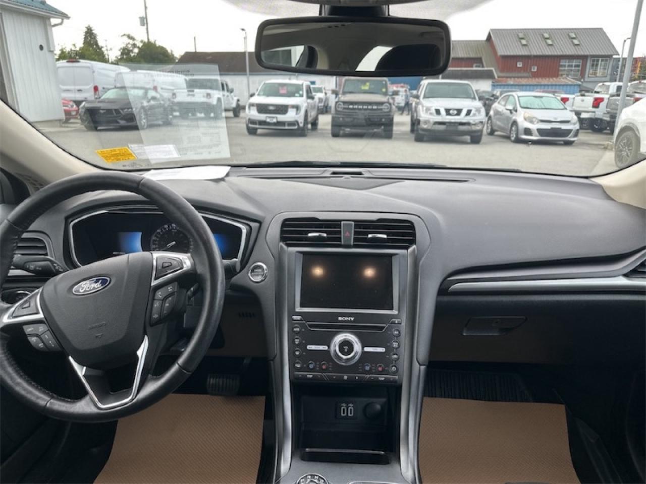 2019 Ford Fusion Hybrid Titanium  - Leather Seats Photo5