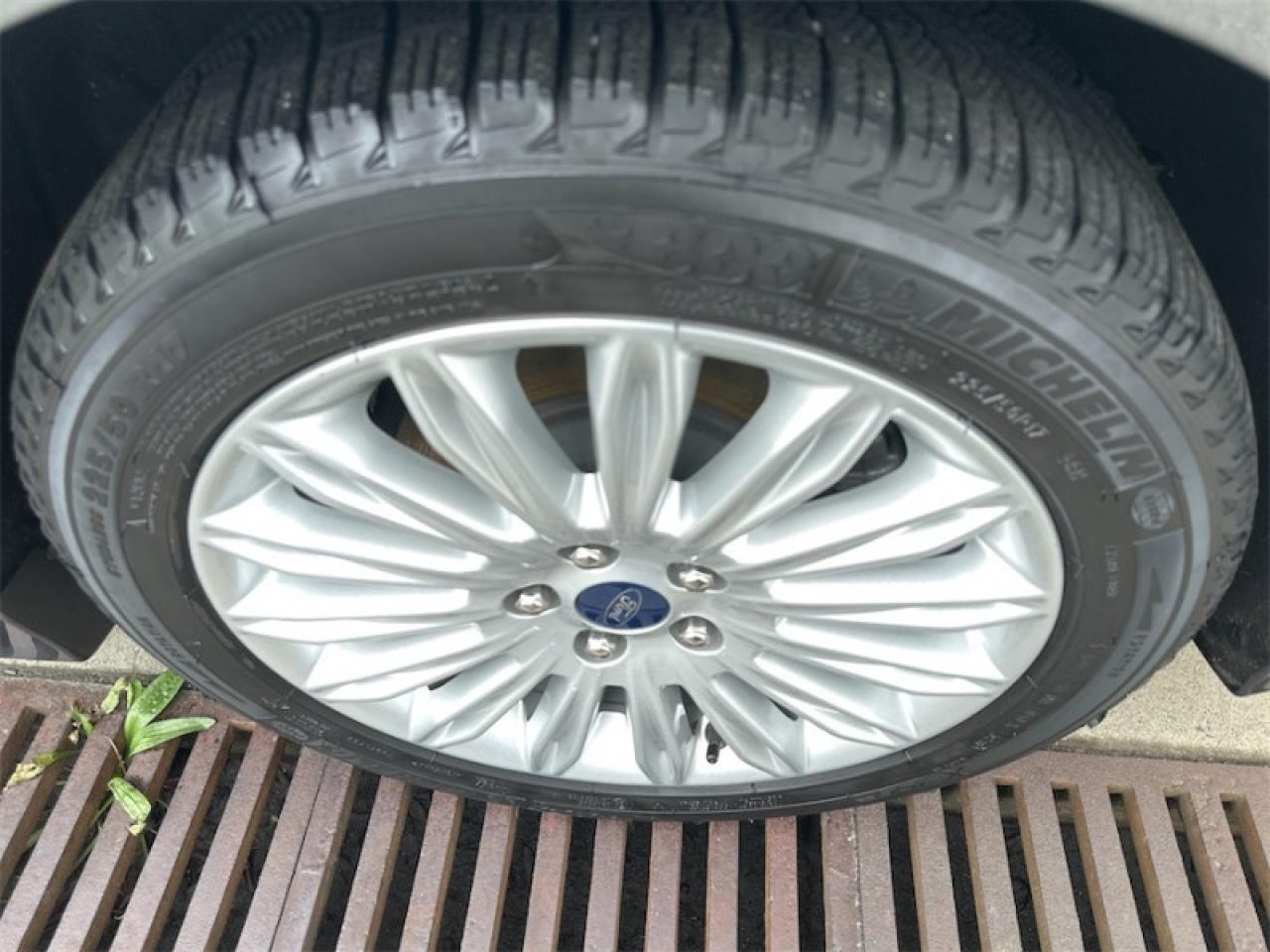 2019 Ford Fusion Hybrid Titanium  - Leather Seats Photo5