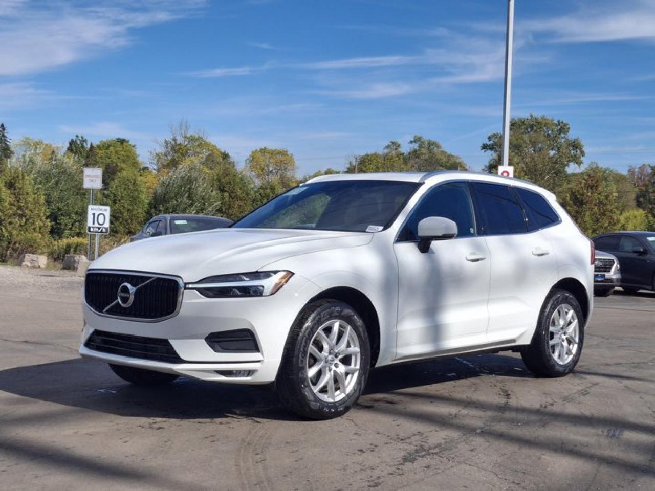 Used 2021 Volvo XC60 Momentum AWD | Leather | Pano Sunroof | Heated Seats | Power Seat | Rear Cam | Bluetooth & More ! for sale in Guelph, ON