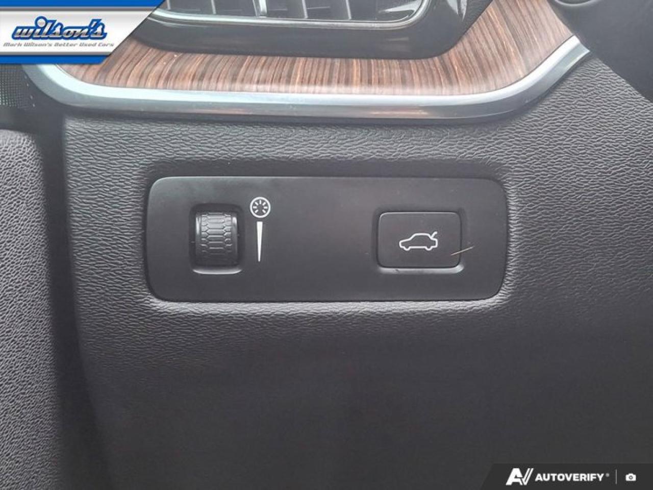 2021 Volvo XC60 Momentum AWD | Leather | Pano Sunroof | Heated Seats | Power Seat | Rear Cam | Bluetooth & More ! Photo