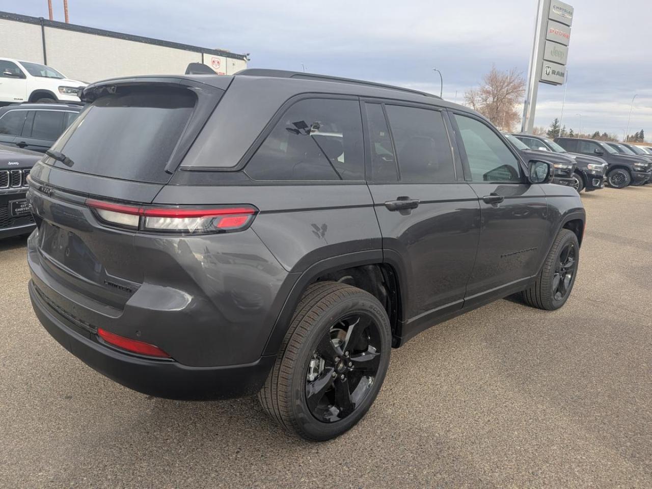2025 Jeep Grand Cherokee LIMITED 4X4 Photo