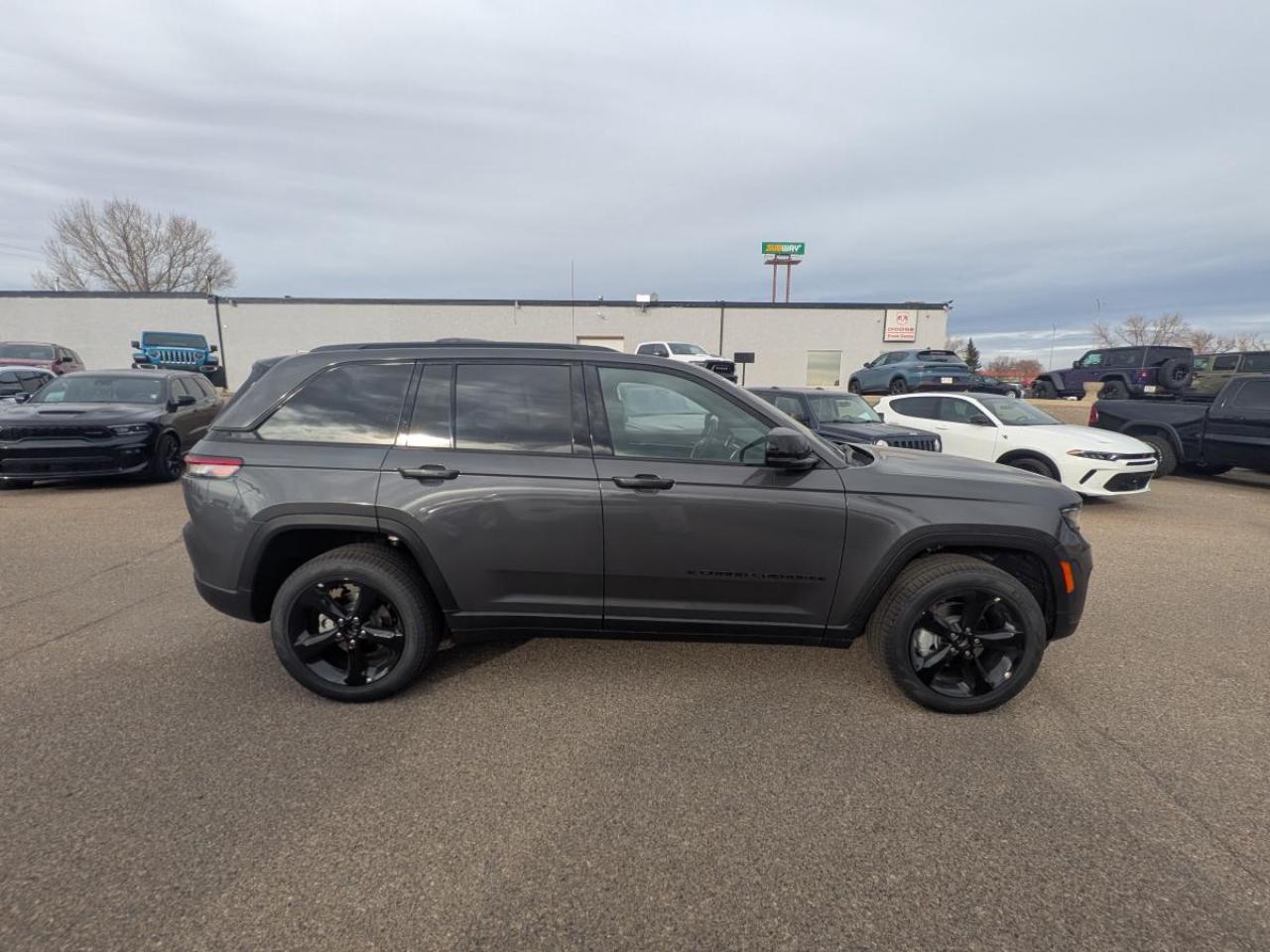 2025 Jeep Grand Cherokee LIMITED 4X4 Photo3