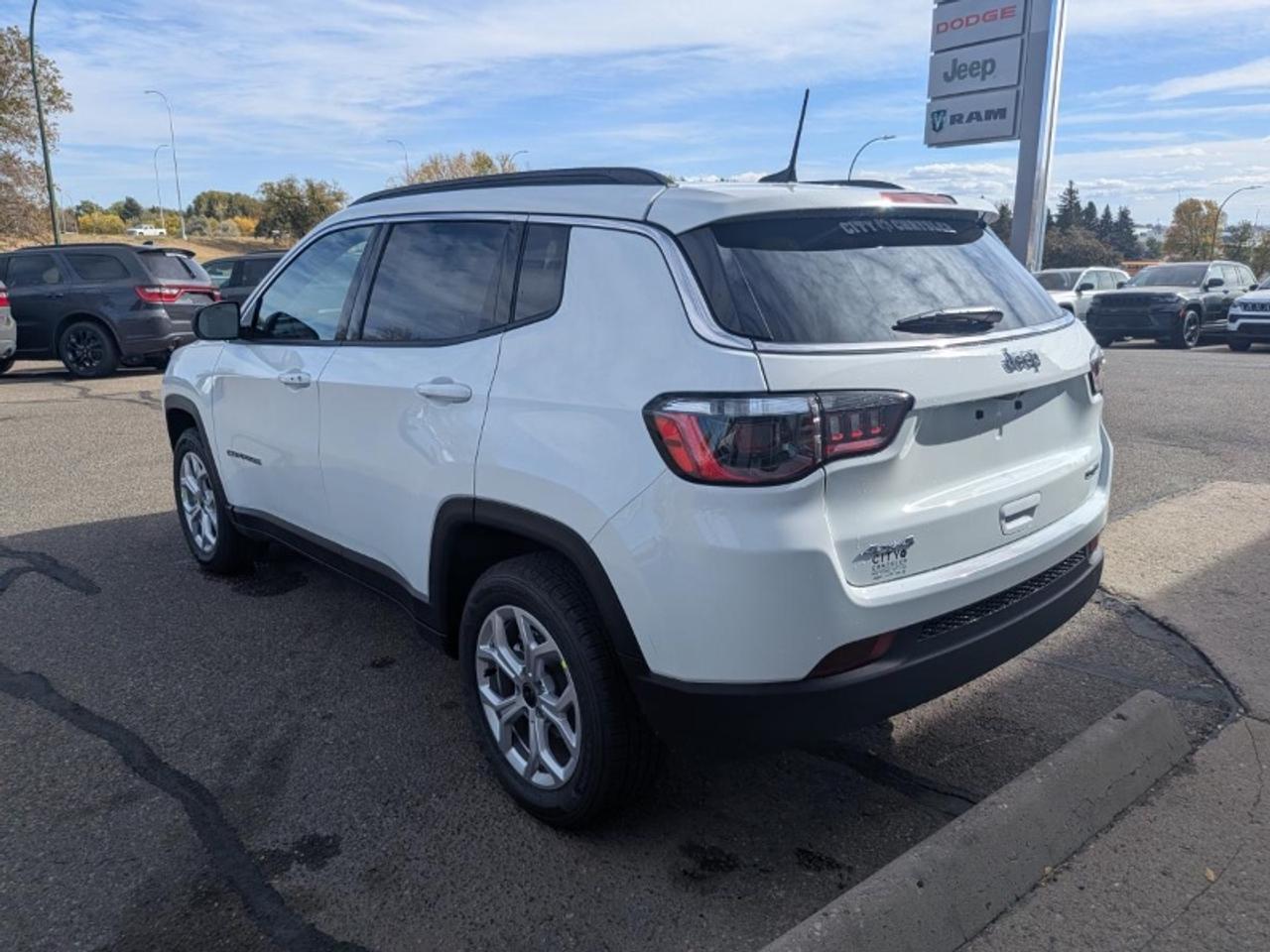 2026 Jeep Compass NORTH Photo4