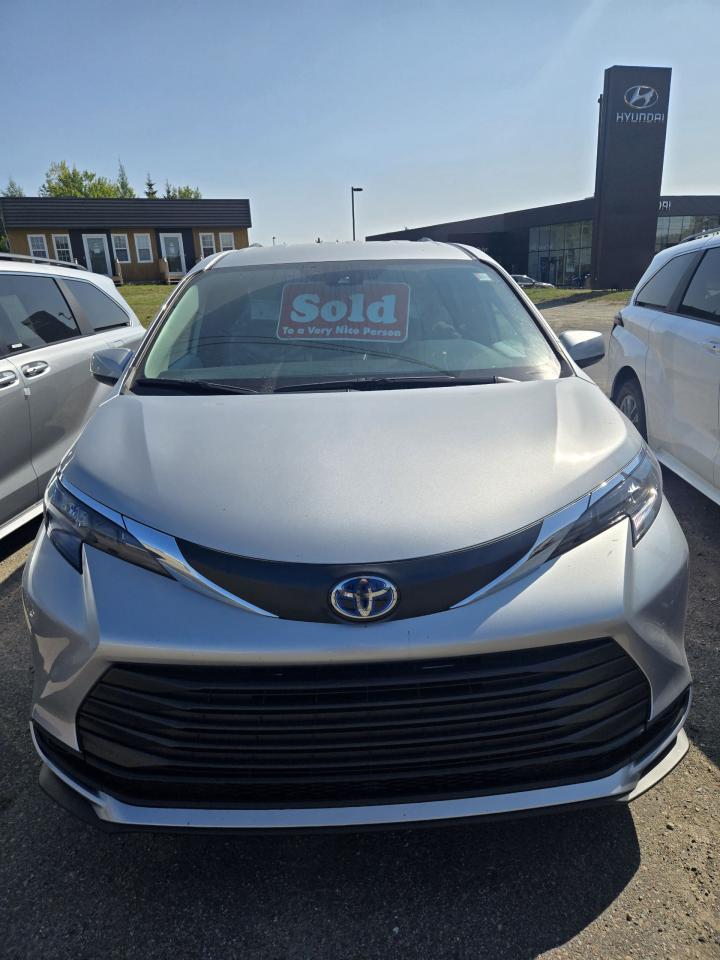 2025 Toyota Sienna Sienna LE AWD 8-Pass Photo0