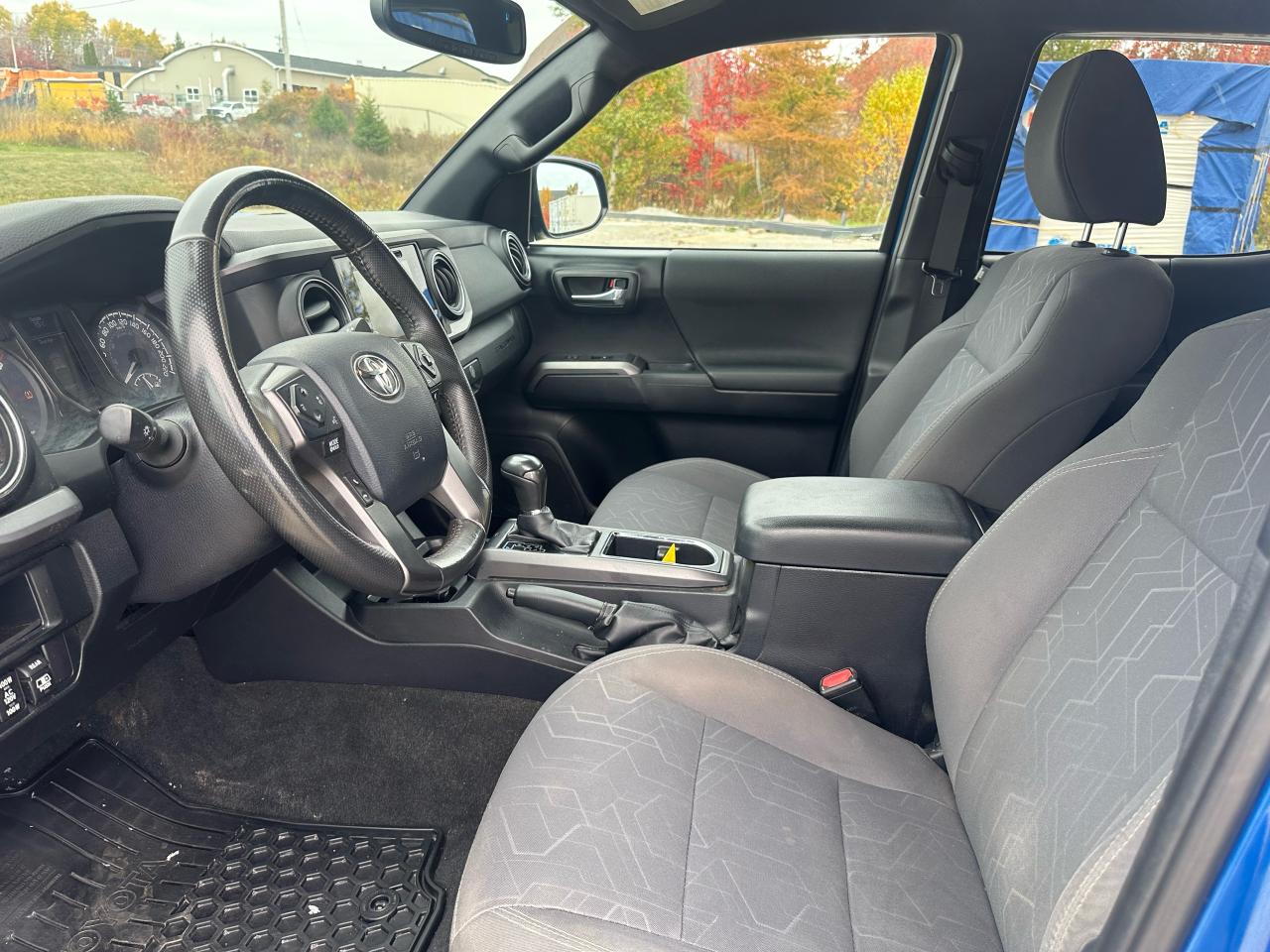 2017 Toyota Tacoma TRD Sport Photo