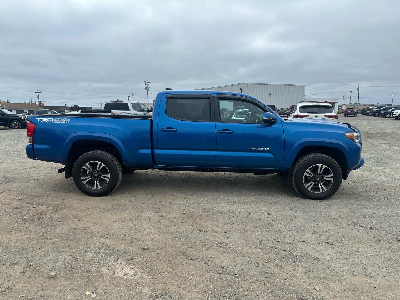 2017 Toyota Tacoma TRD Sport Photo3