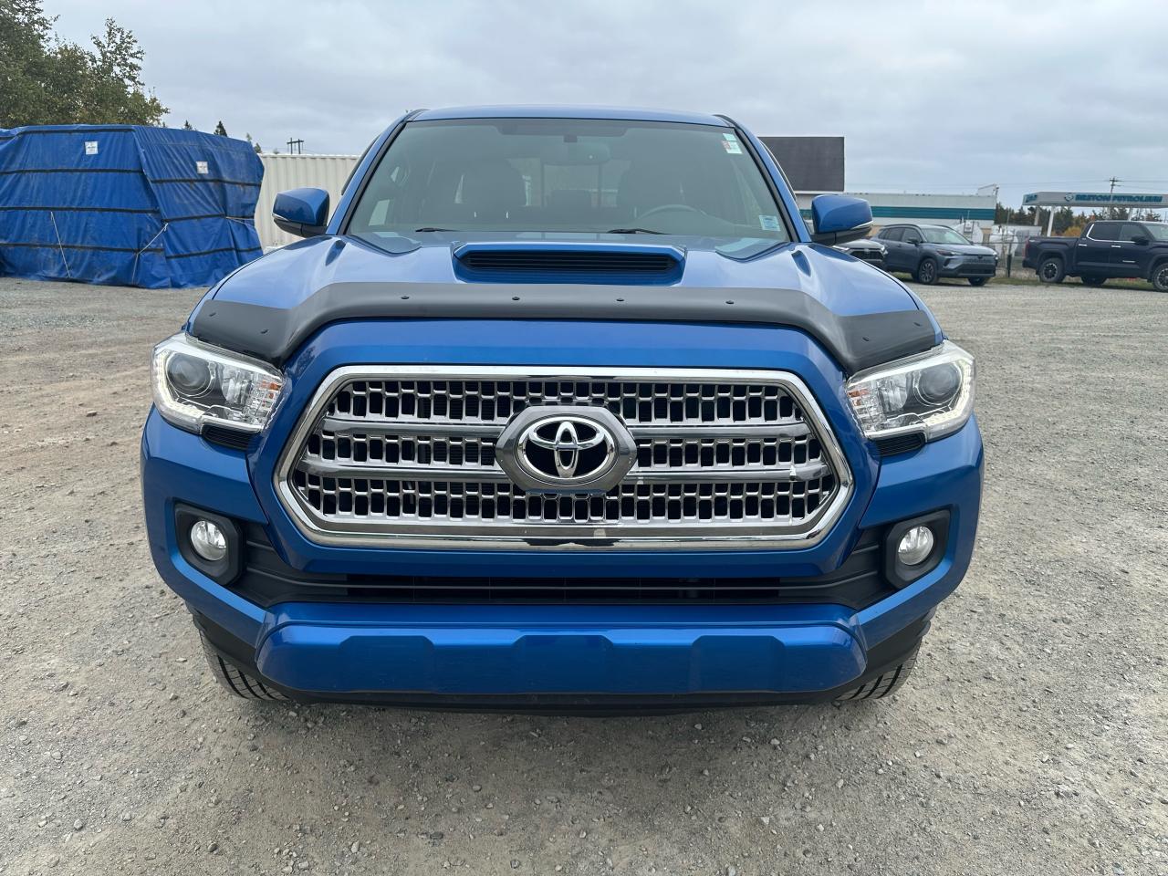 2017 Toyota Tacoma TRD Sport Photo1