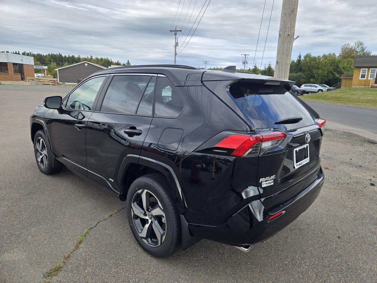 2025 Toyota RAV4 PLUG-IN HYBRID SE AWD SE Photo2
